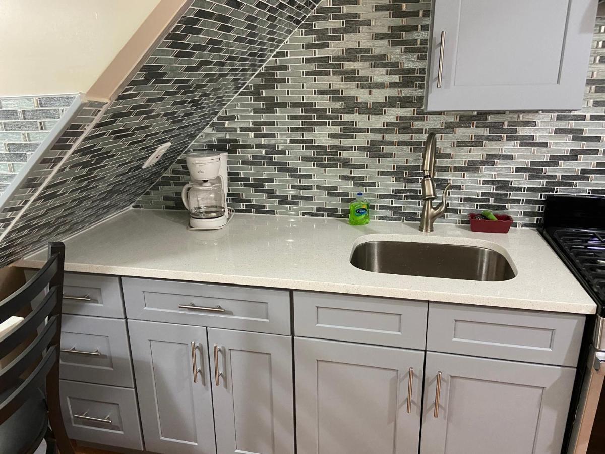 Affordable Room In Queens Нью-Йорк Экстерьер фото
